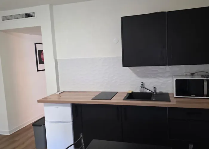 Au Calme Proche De La *